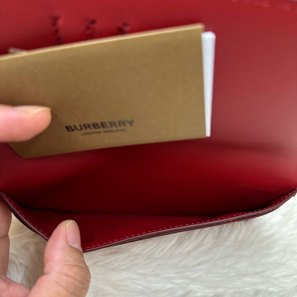 Brand New Burberry Red Pebbled Leather Wallet - Picture 5 of 6